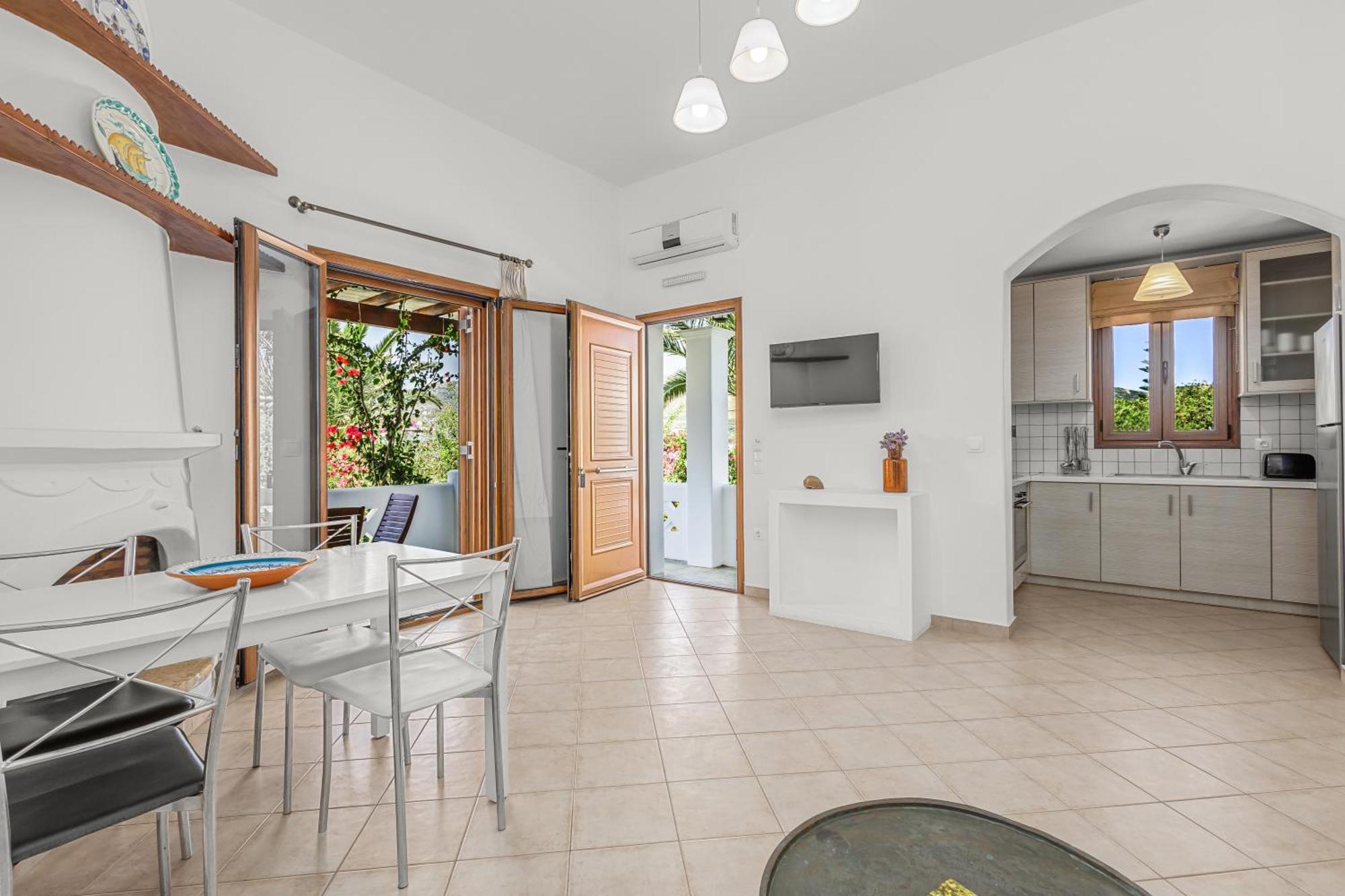 Apartment Anemonisia Skyrian Living *